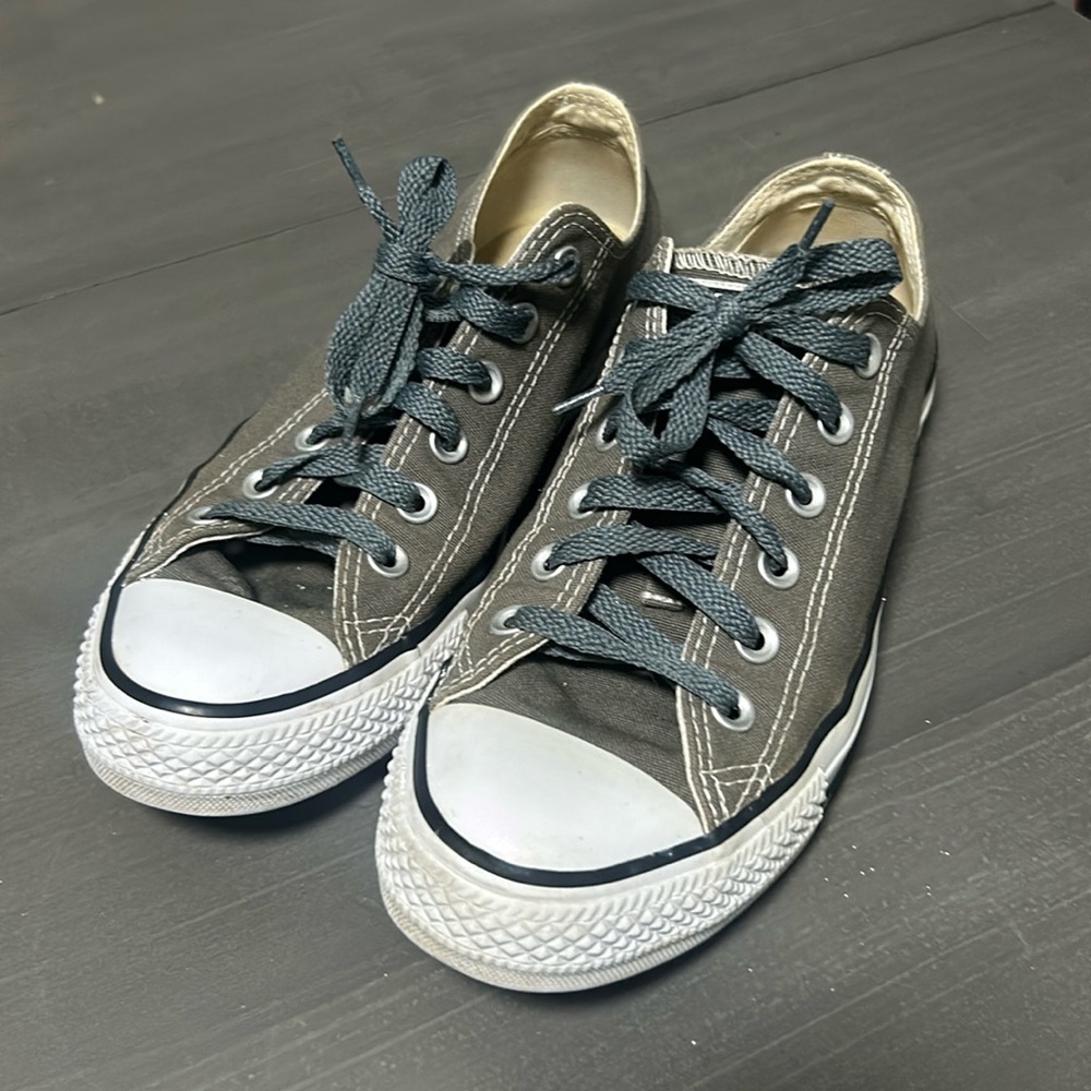 Dark gray converse low top women’s size 9